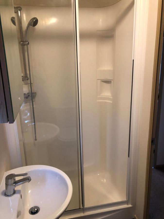 Classy Caravan With Ample Space Bembridge Bagian luar foto