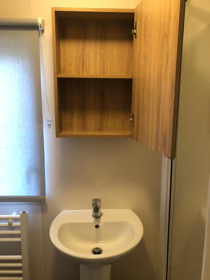 Classy Caravan With Ample Space Bembridge Bagian luar foto