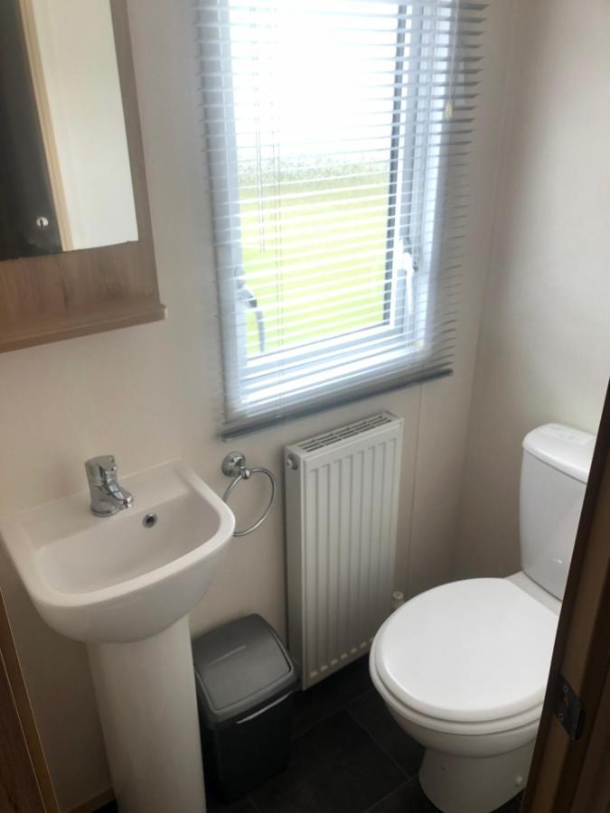 Classy Caravan With Ample Space Bembridge Bagian luar foto