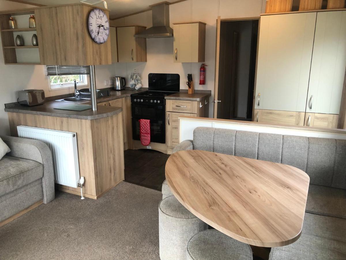 Classy Caravan With Ample Space Bembridge Bagian luar foto